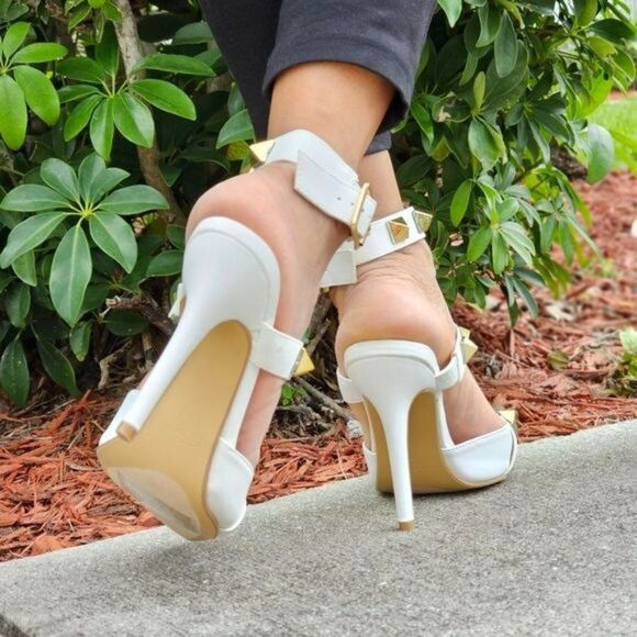 Women's White Rockstud Ankle Strap Pump - Picture 6 of 6